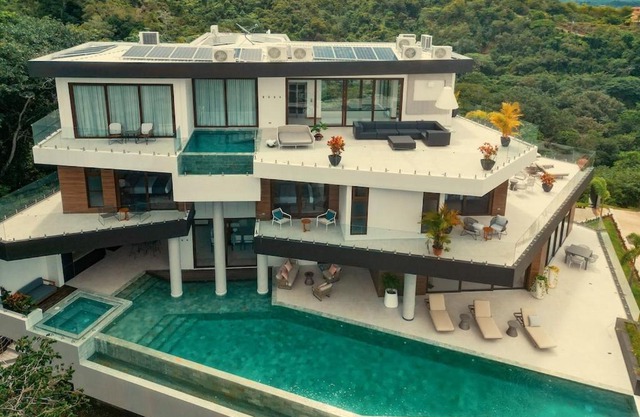 Super Lux Private Smart Home at the Beach and Jungle