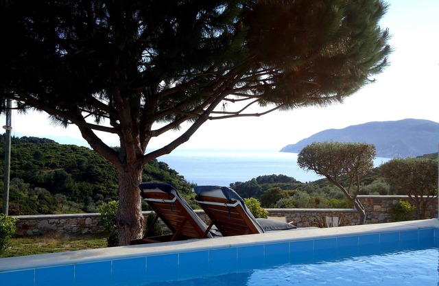 Villa súper moderna y piscina en zona tranquila con impresionantes vistas al mar