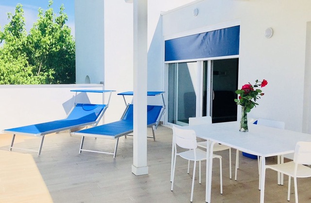 Super nuevo apartamento con gran terraza y clima, jardín, playa de 400 mt