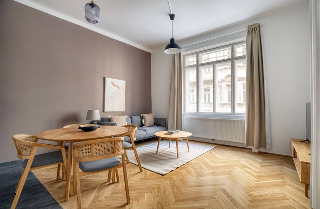 Superb 2BR in Landstraße U3&U4 Wien Mitte/Shopping Center by Blueground