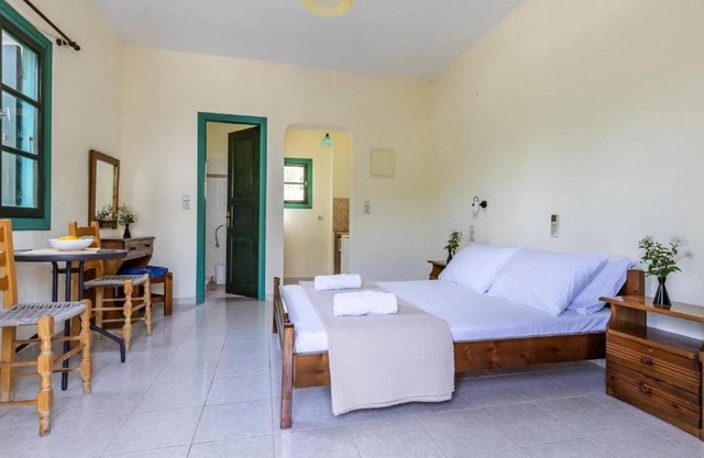 Skopelos Evergreen Apartments 3
