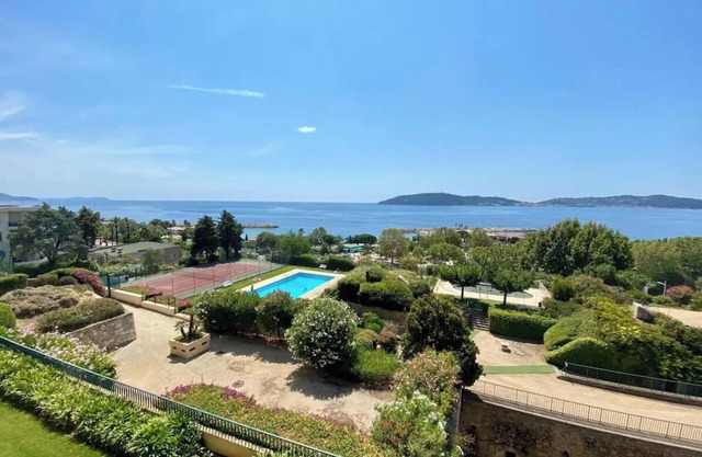 Superb apartment with sea view and swimming pool, 5 minutes from the Mourillon beaches