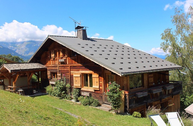 SUPERB CHALET. Facing Mont Blanc, near MEGEVE