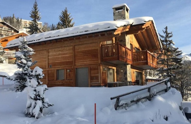 Magnífico chalet, confort excepcional para 10 personas frente las montanas