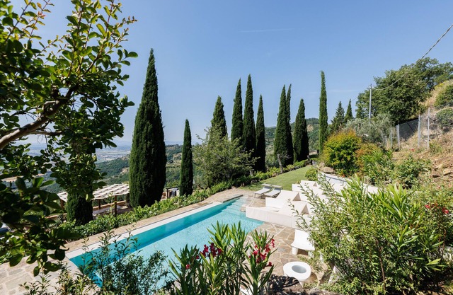 Villa con piscina privada extraordinaria y muebles elegantes.