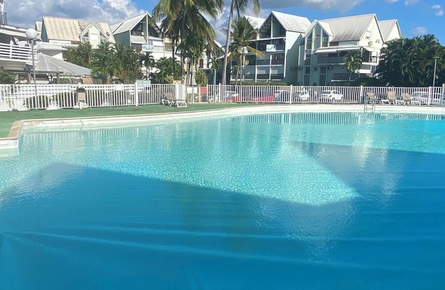 Magnífico apartamento en planta baja Dupleix con vista al mar desde Bas du Fort