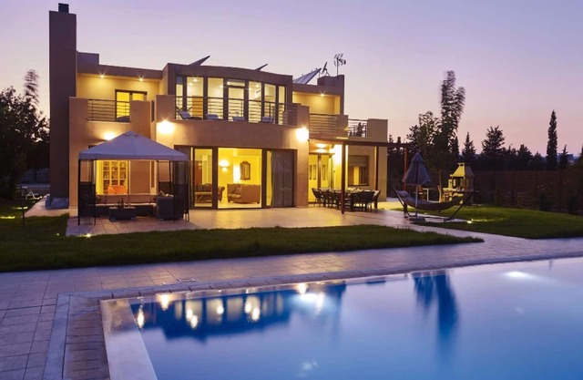 Lindos Desiny Luxury Villa Trapezia con enorme piscina privada, vistas al mar y gimnasio.