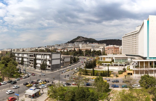 Magnífico apartamento con servicio para 6 en el corazón de Atenas con vistas a la colina de Licabeto