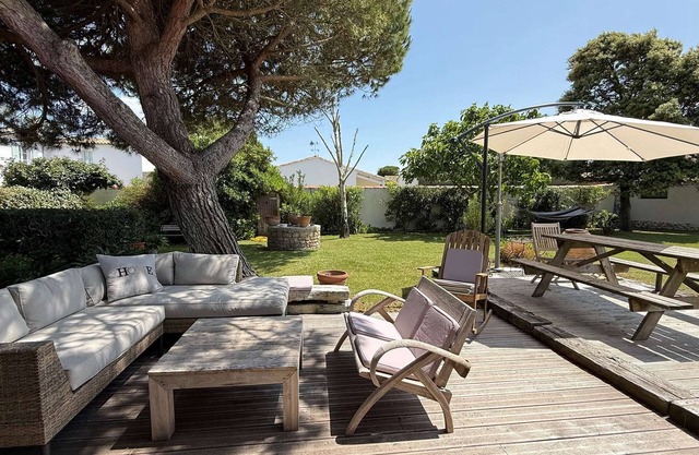 Superb villa with garden - parking near the beach