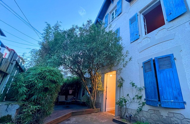 Superbe Maison de Ville de 200m2, 5 Chambres, Terrasse, 10 min de la Plage