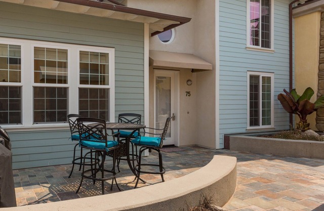 SURF IN, SURF OUT ~ GRAN condominio, Steps to Beach + Parking, Family Fav