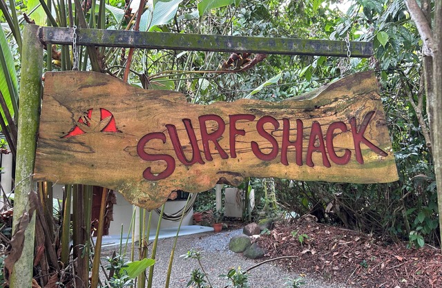 Surf Shack: 5 min to Beach/5 min to Waterfall: Great Wi-Fi -Sleeps 5