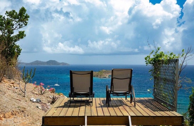 Peaceful, private, & panoramic ocean views less than a mile to the beach!