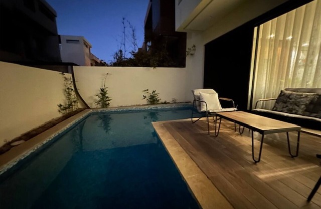 🌊 Surf, sun and relaxation by the pool 🏄‍♂️