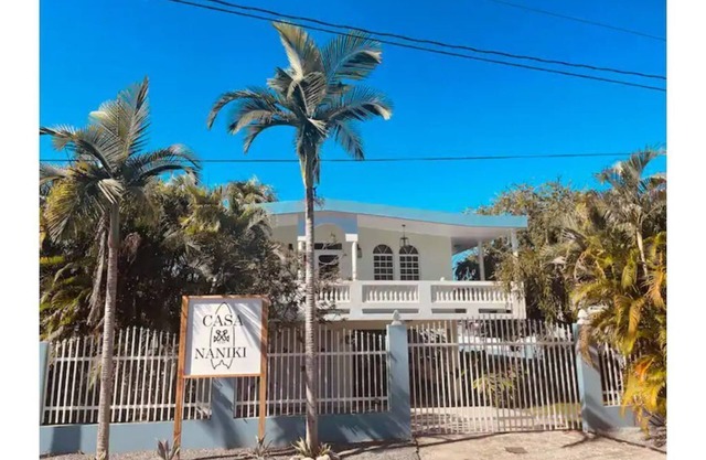 Surfer Villa +pool in Rincons Heart Walk to Beach