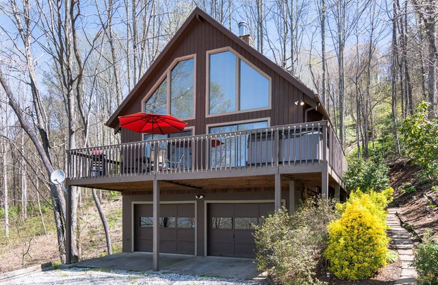 Suzies Luxury Cabin Asheville HOT TUB vistas nr Biltmore 2-10 agosto disponible