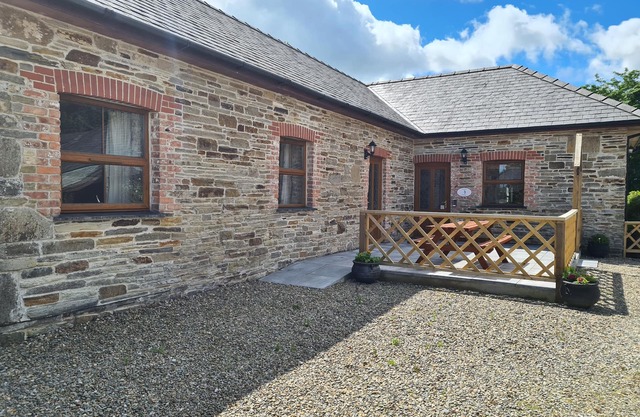 TRAGO COTTAGE, pet friendly, con piscina en Llanboidy, Ref 924597