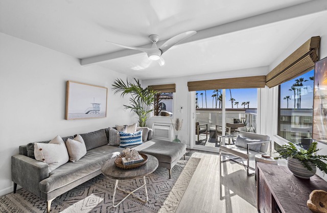 Swedishfish Beach Retreat - AC & parking!