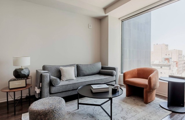 Sweet Chinatown/Theater Dist 2BR w/ Gym, close to Bars, by Blueground