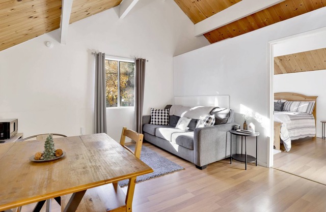 Sweet Maple Cabin- Relaxing Sugarloaf Retreat