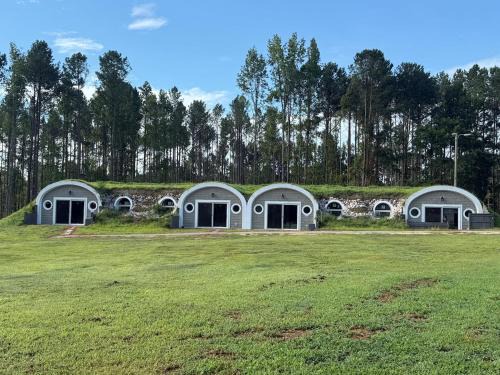 Sweet rare Earth Home 3 pack! 3 homes! Sleeps 10!