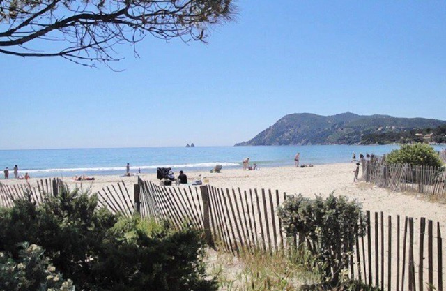 Residencia con piscina, barbacoa disponible y playa cercana
