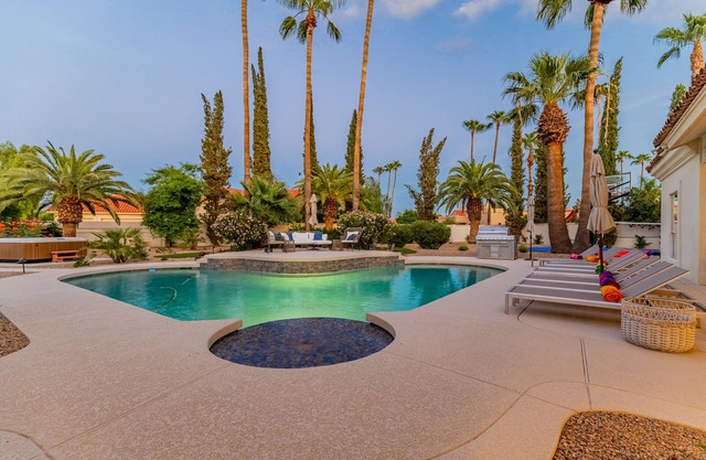 Luxury-Pickleball-Volleyball-Tennis-Basketball-Pool-Spa-Games
