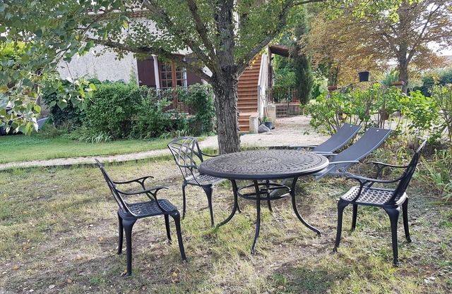 APARTAMENTO T2 EN ALQUILER EN CASA CON GRAN PARQUE CERCADO DE 5000 M2