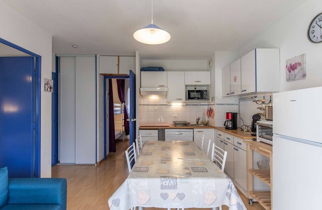 T2 cabina, 5 pers, balcón, parking, cerca de servicios