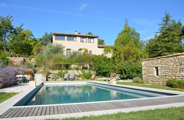 T2 en la planta baja en provenzal Bastide con piscina, en el corazón del Luberon