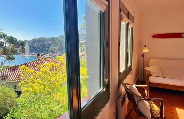 T3 · Charming seaside escape with stunning views