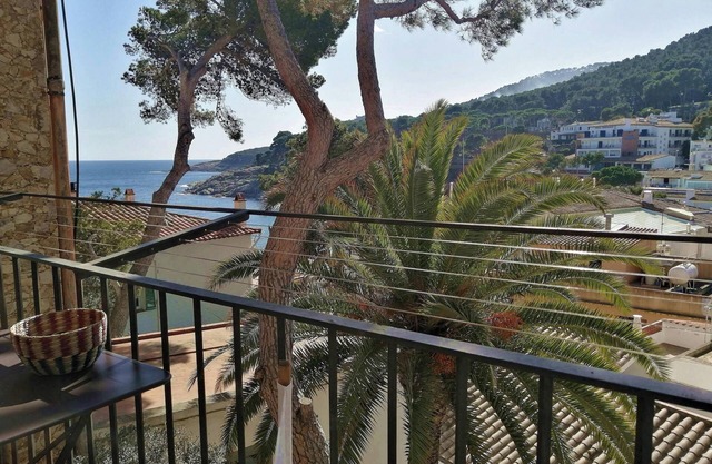 T4 · Beachside escape with unbeatable views