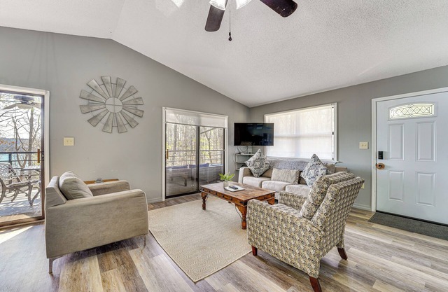 Table Rock Lake Home w/ Lake Access & Views