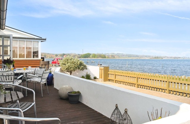 "Tameka" - 10m to the inlet by Interhome
