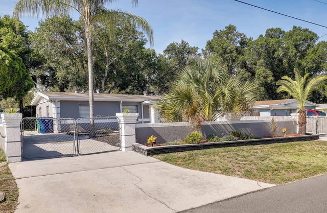 Tampa Home w/ Patio - 1 Mi to Busch Gardens!