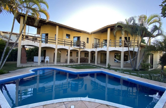 Casa 6 habitaciones, capacidad para 24 personas.