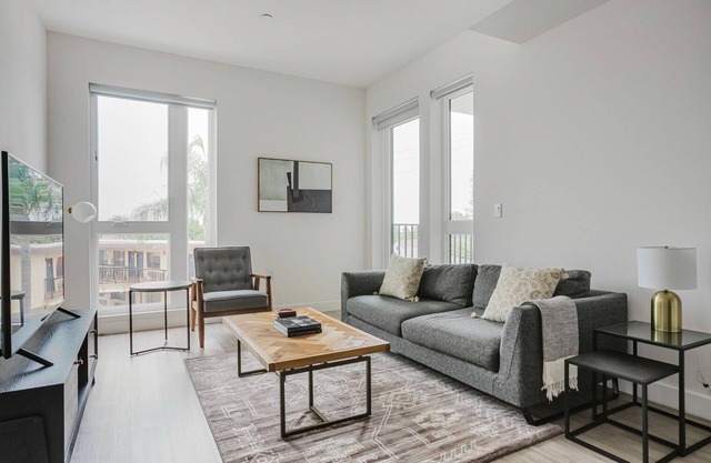 Tasteful 1BR w/ Gym & Elev, nr Dining & Bars, by Blueground