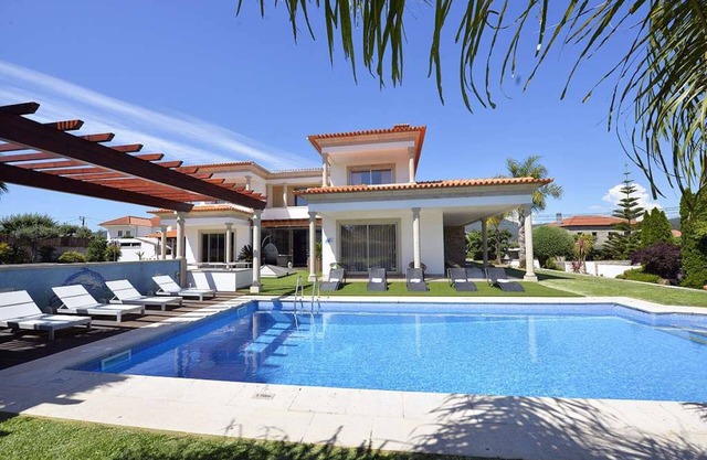 Tasteful Braga Villa | 4 Bedrooms | Villa Helena | Private Pool & Close to Amenities | Esposende