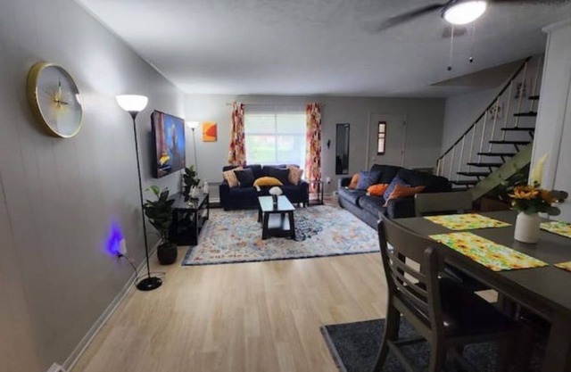 Tastefully Furnished 3bd @Euclid