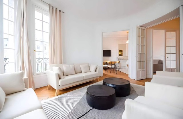 TBS 323 - Superb apartment with Eiffel Tower view