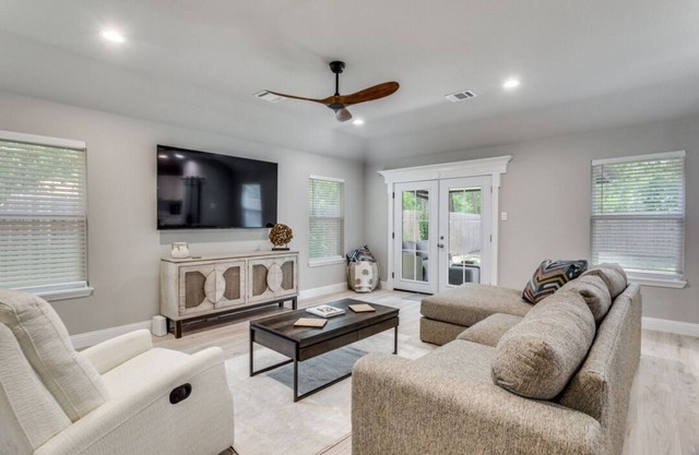 TCU Walkable! 4BR, Food and Fun!