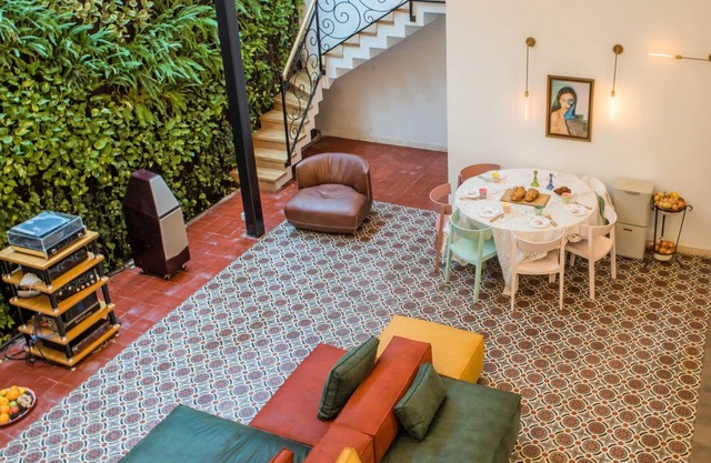 Tel Aviv Center Seaside Villa: A Pool & Rooftop, 1 min to Ha'Carmel & the Beach