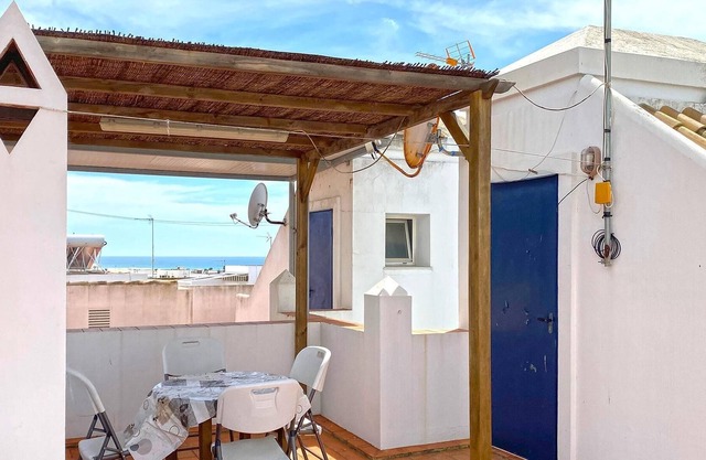 Casa adosada en centro de Conil, sitio muy tranquilo, 4 plazas.