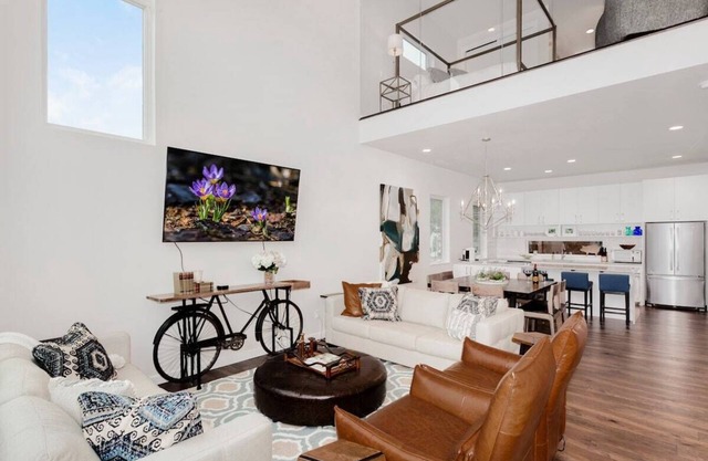 Terracotta Townhome - By Momentary-Bikes available