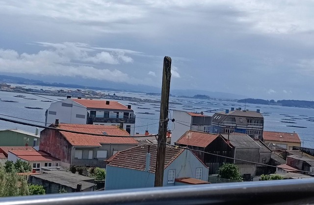APARTAMENTOS TERRAMAR Con vistas al mar y cerca de la playa en la ría de Arousa.