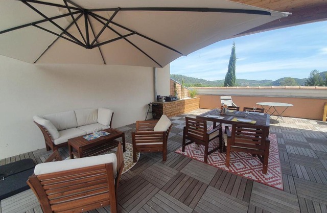 Terrasse 130m2 panoramique avec Climatisation Piscine - 3 chambres