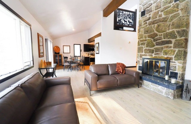 Terry Peak Chalet w/ Hot Tub
