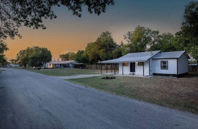 Texan Commuter's Retreat near TXST