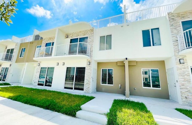BACK TO SCHOOL PROMO! SKY TERRACE 3 FLOORS NEW Home BY MIA!