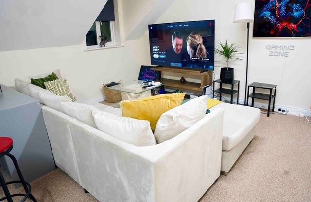 The Abington CCC Villa, Prestige, Sleeps up to 15